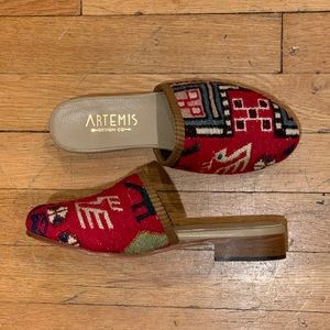 Artemis Design - Sumak Kilm Slides